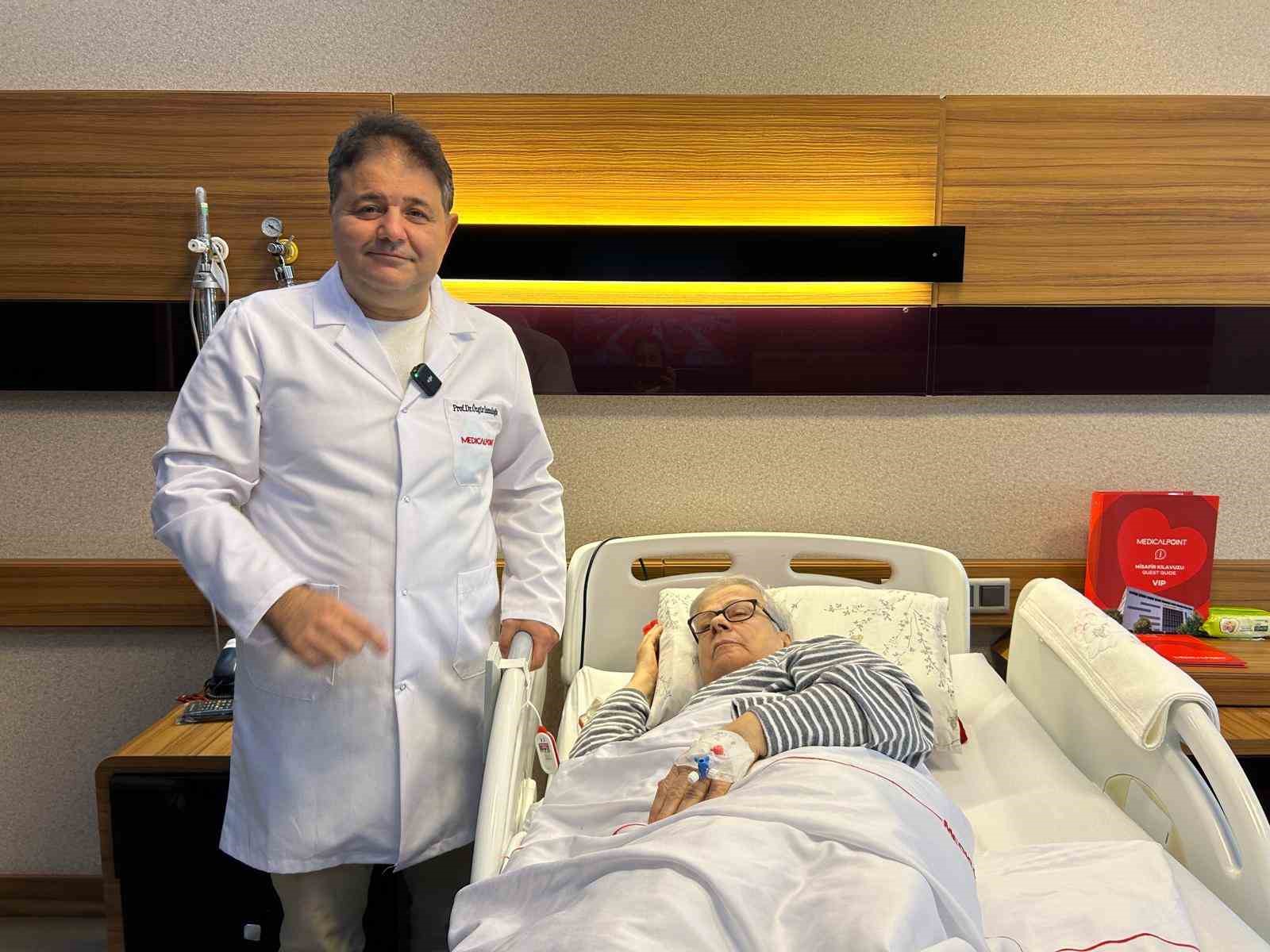 AYSEL TÜTÜNCÜ BEL AĞRISINDAN KURTULDU!