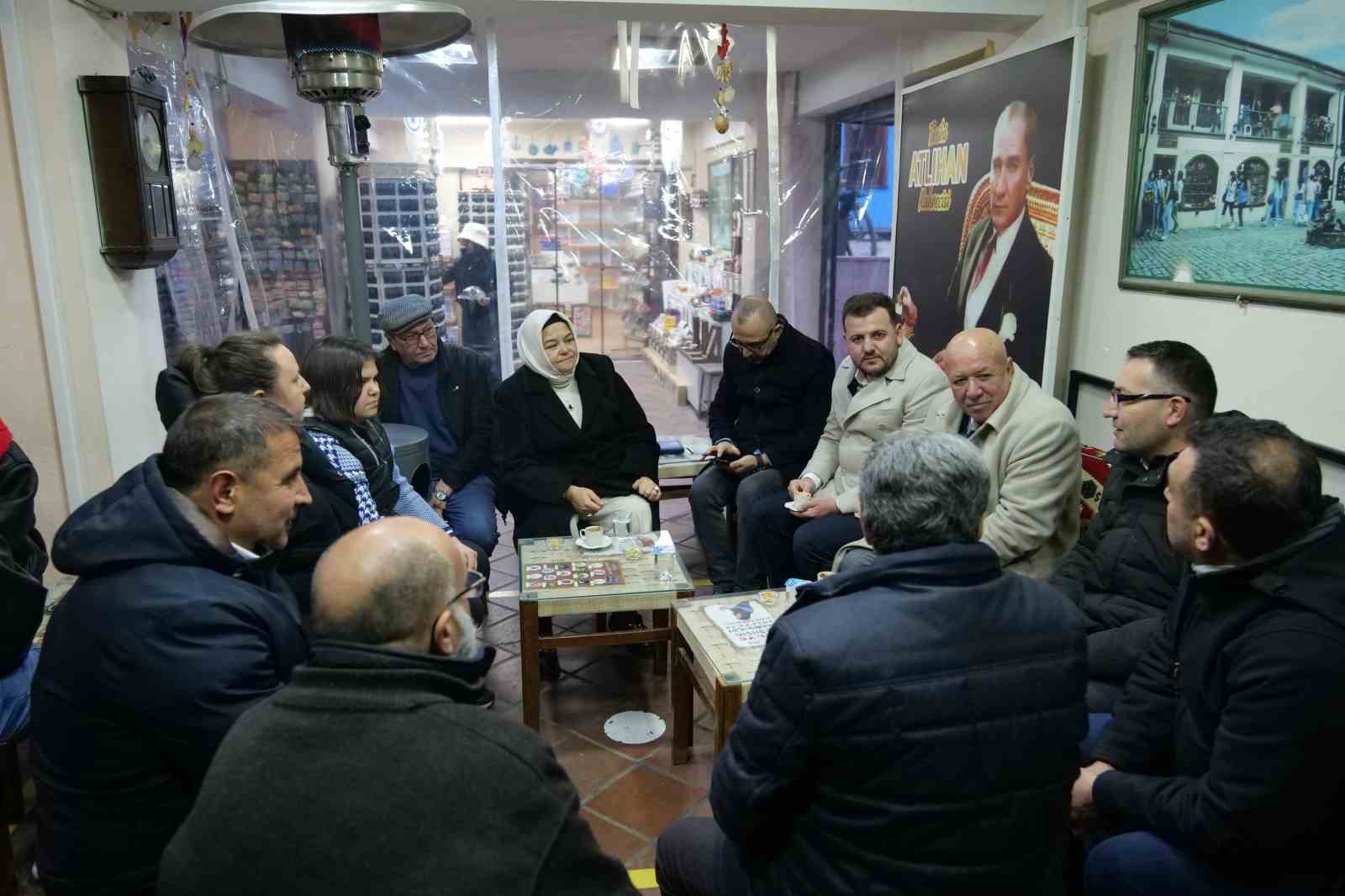 AYŞEN GÜRCAN ESNAFI ZİYARET ETTİ