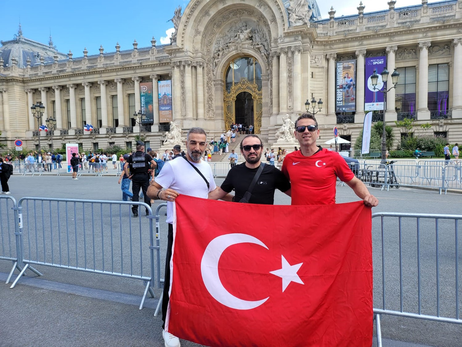 BAHRİ TANRIKULU, PARİS 2024 OLİMPİYATLARINDA TÜRK SPORCULARI DESTEKLEDİ