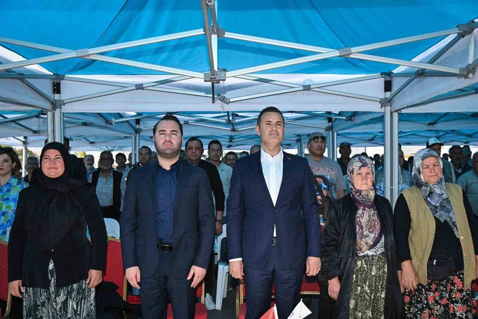 BALIKESİR BÜYÜKŞEHİR BELEDİYESİ ÇİFTÇİLERE SERA NAYLONU DESTEĞİ SAĞLADI