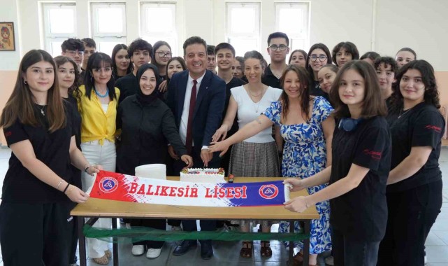 Balıkesir Lisesi Öğrencilerinden Beden Perküsyonu ile Sosyal Medyada Fırtına