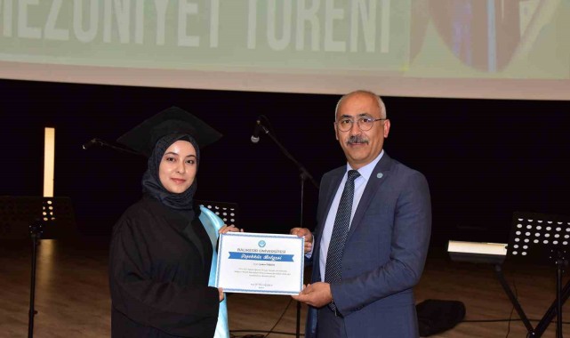 Balıkesir Meslek Yüksekokulu Mezuniyet Coşkusuyla Kutlandı