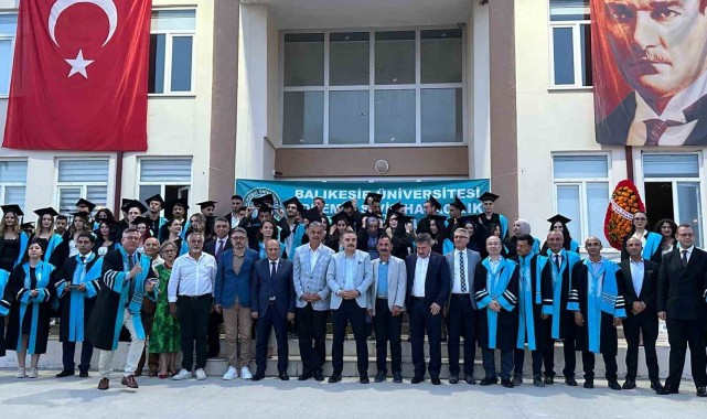 Balıkesir Üniversitesi Edremit Havacılık Yüksek Okulu'nda Heyecan Dolu Mezuniyet Töreni
