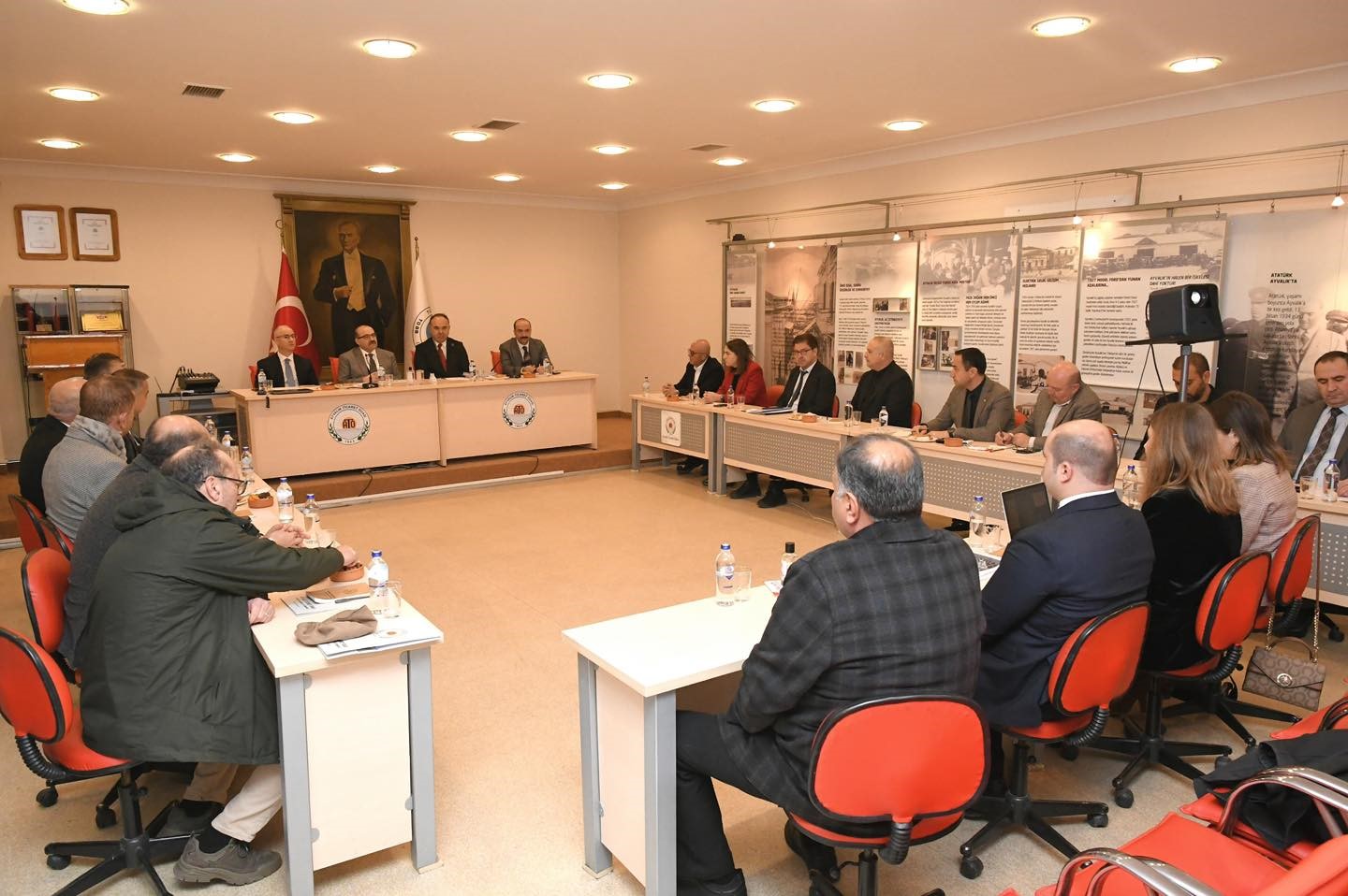 BALIKESİR VALİSİ ZEYTİNYAĞI LİSANSLI DEPOCULUK YATIRIMI TOPLANTISINDA