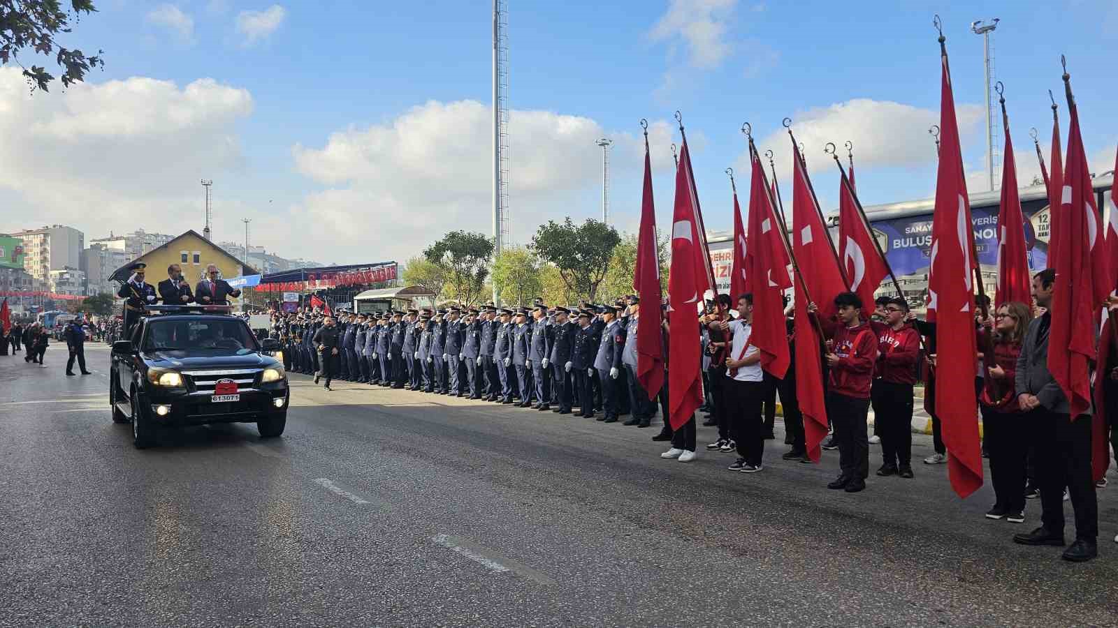 BANDIRMA’DA CUMHURİYET’İN 101. YILI COŞKULU BİR ŞEKİLDE KUTLANDI