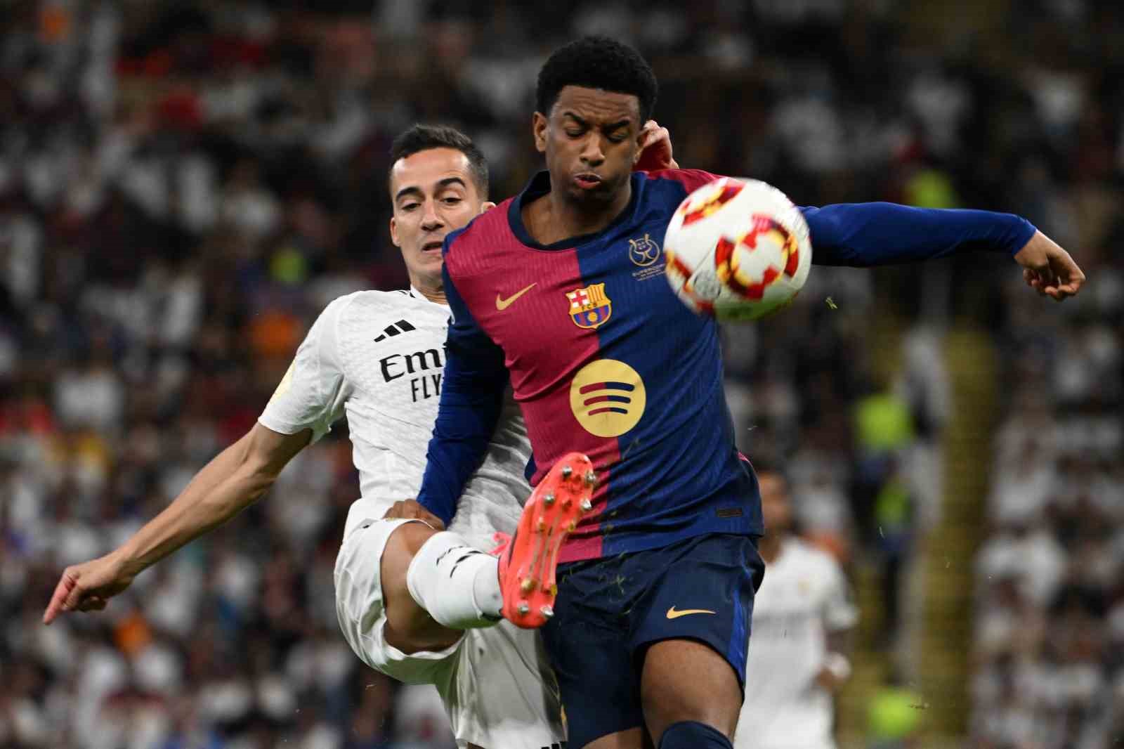 BARCELONA İSPANYA SÜPER KUPASI FİNALİNDE REAL MADRİD'İ FARKLI MAĞLUP ETTİ