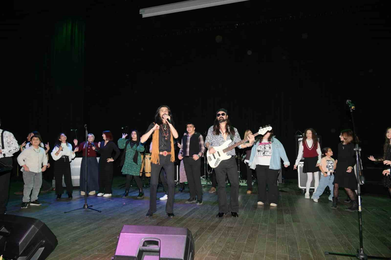 BARIŞ MANÇO ANISINA SES YARIŞMASI BAŞİSKELE’DE DÜZENLENDİ