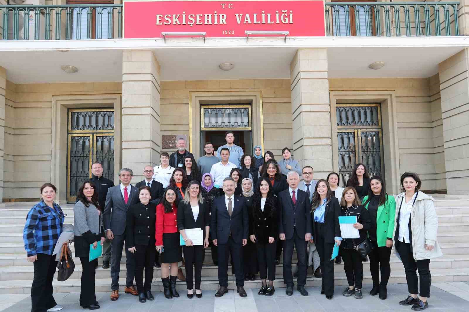BAŞARILI PERSONELLERE İŞARET DİLİ SERTİFİKALARI VERİLDİ