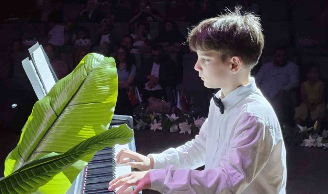 Başiskele'de Genç Müzik Yeteneklerinin Büyüleyici Mezuniyet Gecesi
