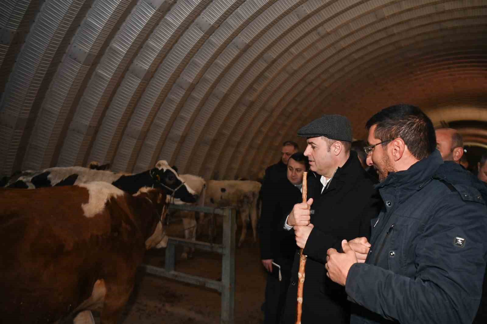 BAŞKAN AKIN, BALIKESİR HAYVAN PAZARINI ZİYARET ETTİ