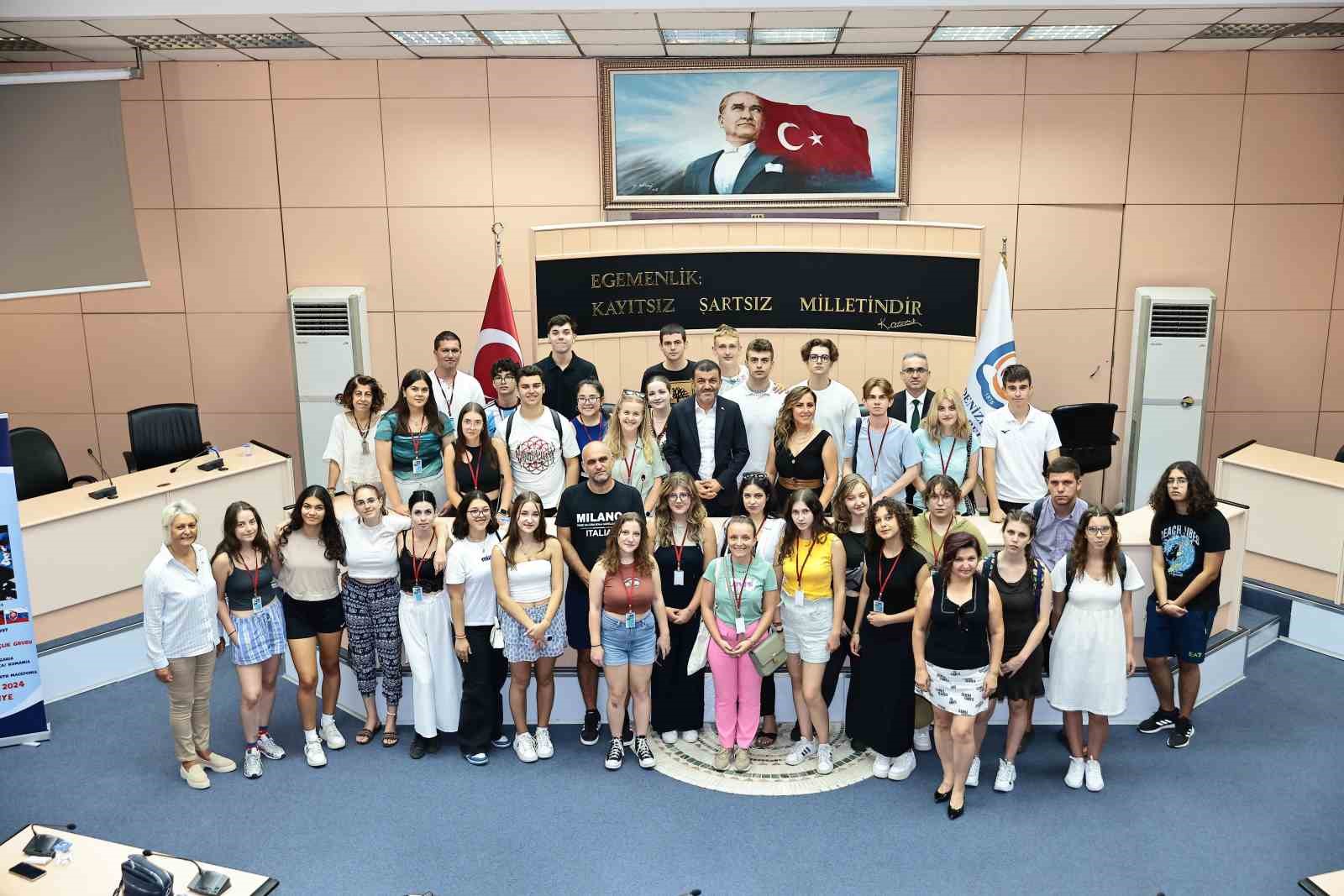 BAŞKAN ÇAVUŞOĞLU, GENÇLERLE BULUŞTU VE BARIŞ MESAJI VERDİ