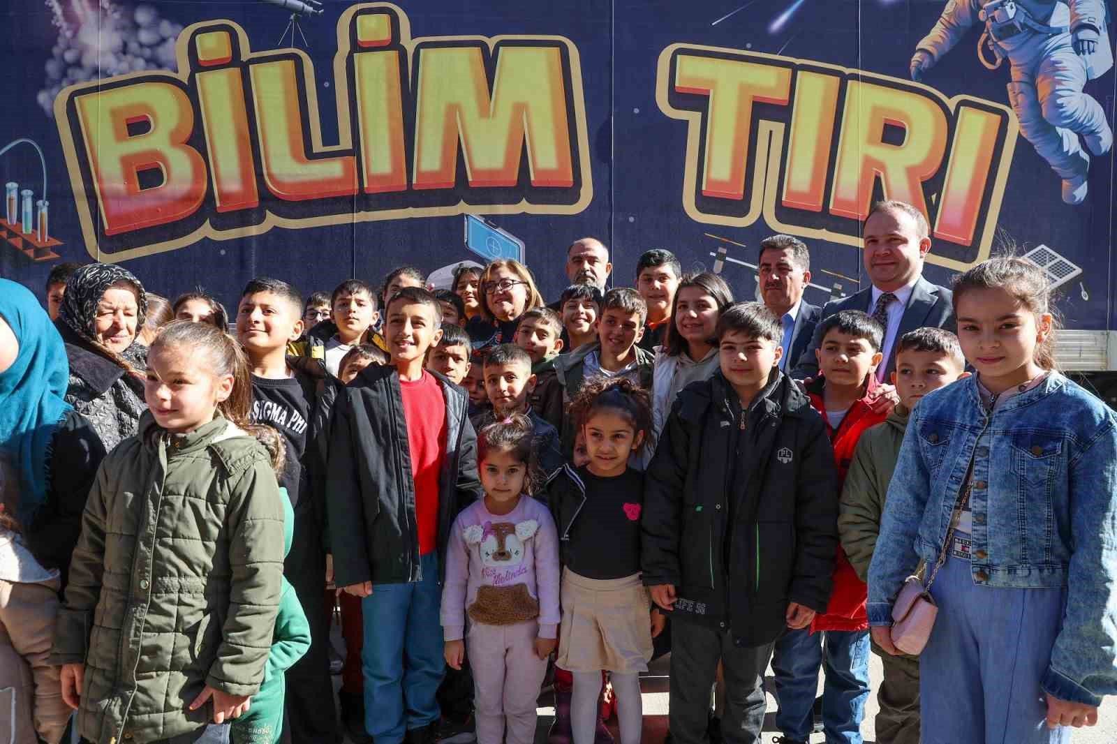 BAŞKAN FATMA ŞAHİN, NİZİP’TE ÇOCUKLARLA BULUŞTU