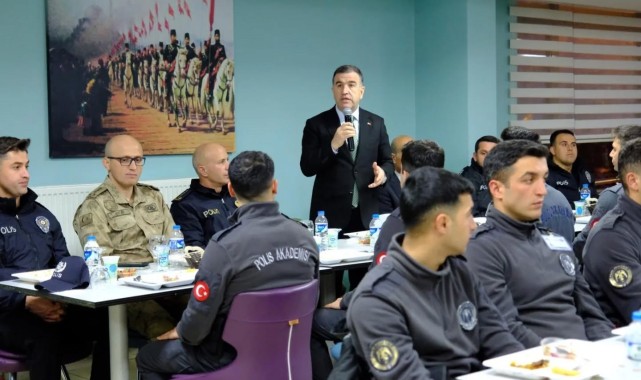 Bayburt Valisi Mustafa Eldivan, POMEM öğrencileriyle iftar sofrasında buluştu
