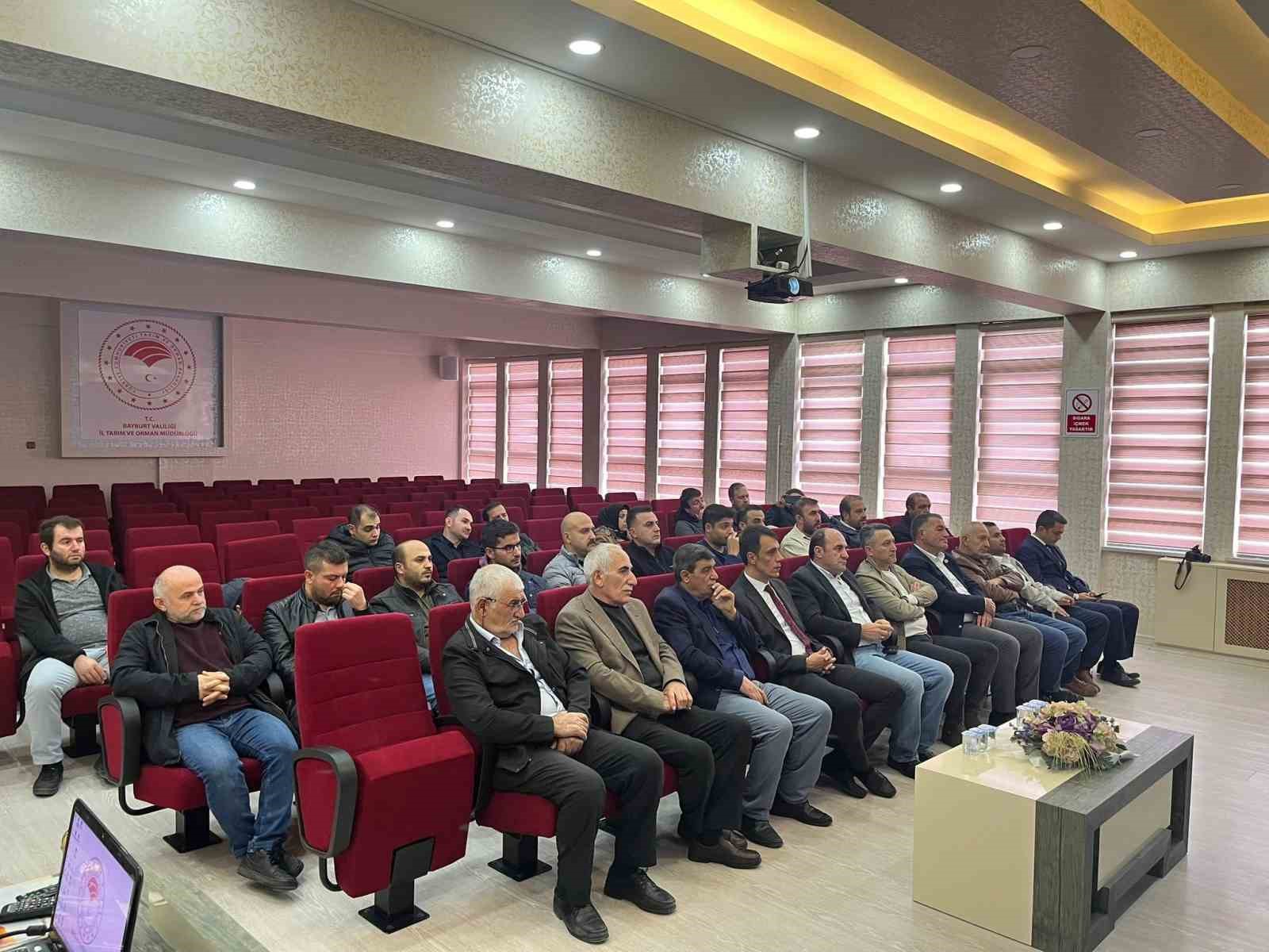 BAYBURT’TA HAYVANCILIKTA YENİ DESTEKLEME MODELİ TOPLANTISI GERÇEKLEŞTİRİLDİ