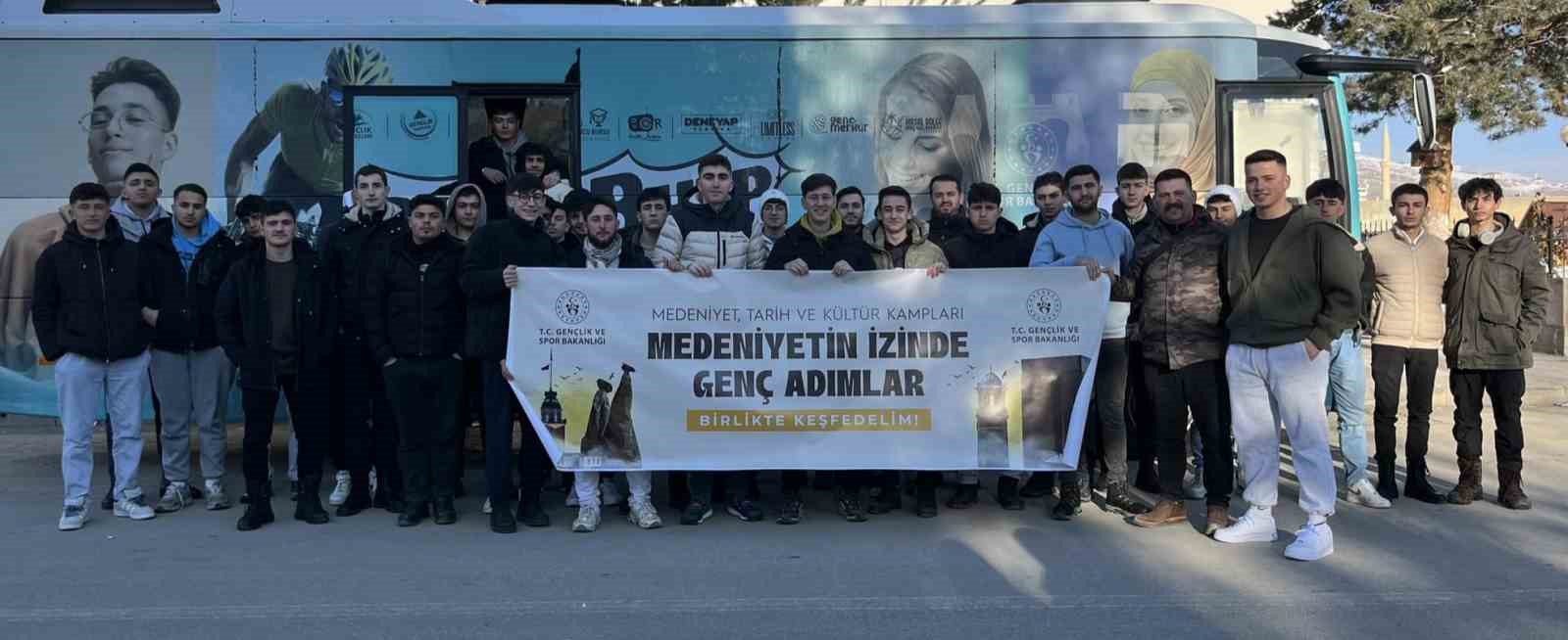 BAYBURT’TAN ÖĞRENCİLER BİTLİS AHLAT’A UĞURLANDI