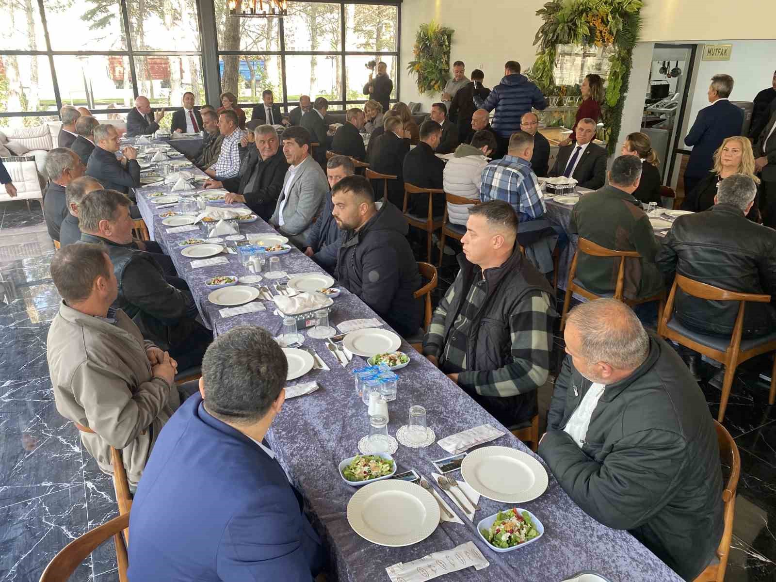 BELEDİYE BAŞKANLARI BEYLİKOVA'DA MUHTARLARLA BULUŞTU