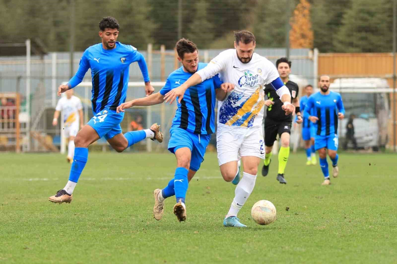 BELEDİYE DERİNCESPOR, KARACABEY BELEDİYESPOR'A 2-0 MAĞLUP OLDU