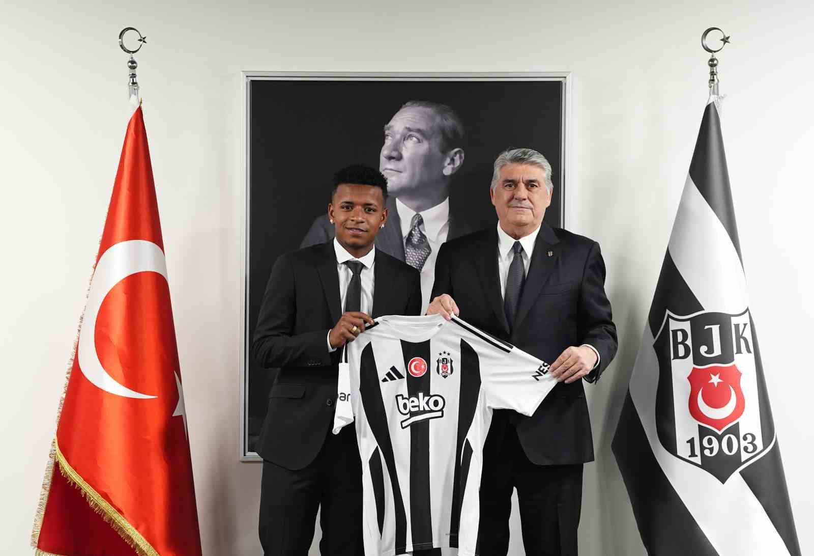 BEŞİKTAŞ'IN YENİ TRANSFERİ KENY ARROYO İLE SÖZLEŞME İMZALADI