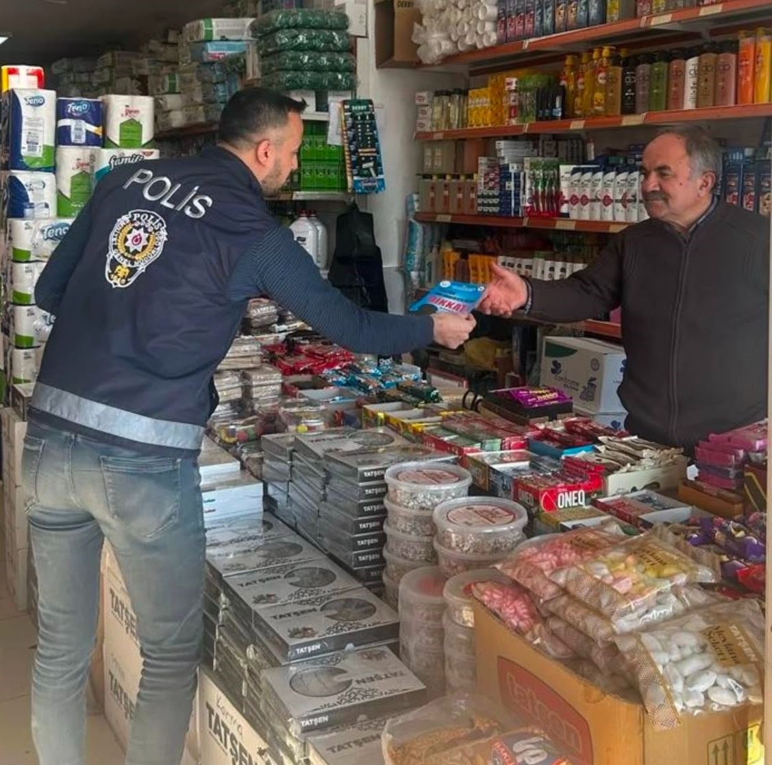 BESNİ İLÇESİNDE ESNAFLAR VE VATANDAŞLAR DOLANDIRICILIK KONUSUNDA BİLGİLENDİRİLDİ