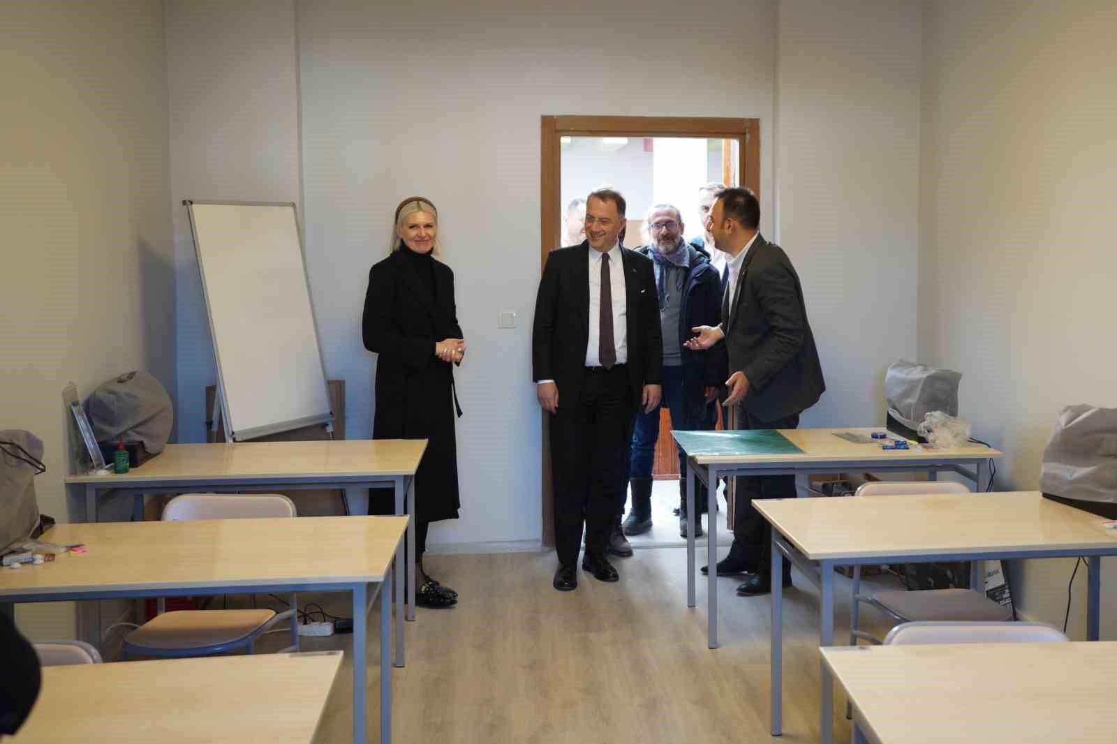 BEYLİKDÜZÜ BELEDİYE BAŞKANI HATAY’DA GENÇLERE DESTEK OLACAK