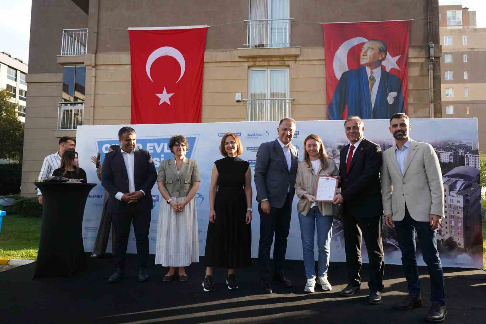 BEYLİKDÜZÜ BELEDİYESİ TAPU TESLİM TÖRENİ