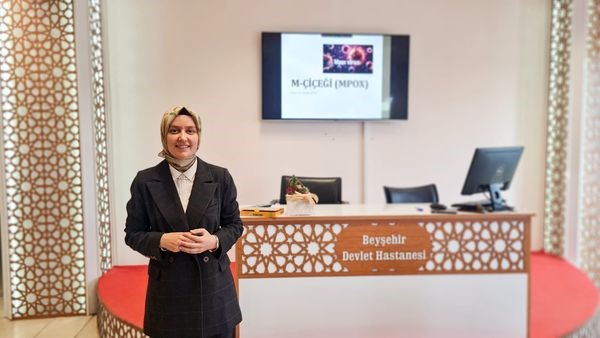 BEYŞEHİR İLÇE DEVLET HASTANESİ'NDE MAYMUN ÇİÇEĞİ HASTALIĞINDAN KORUNMA YOLLARI ANLATILDI