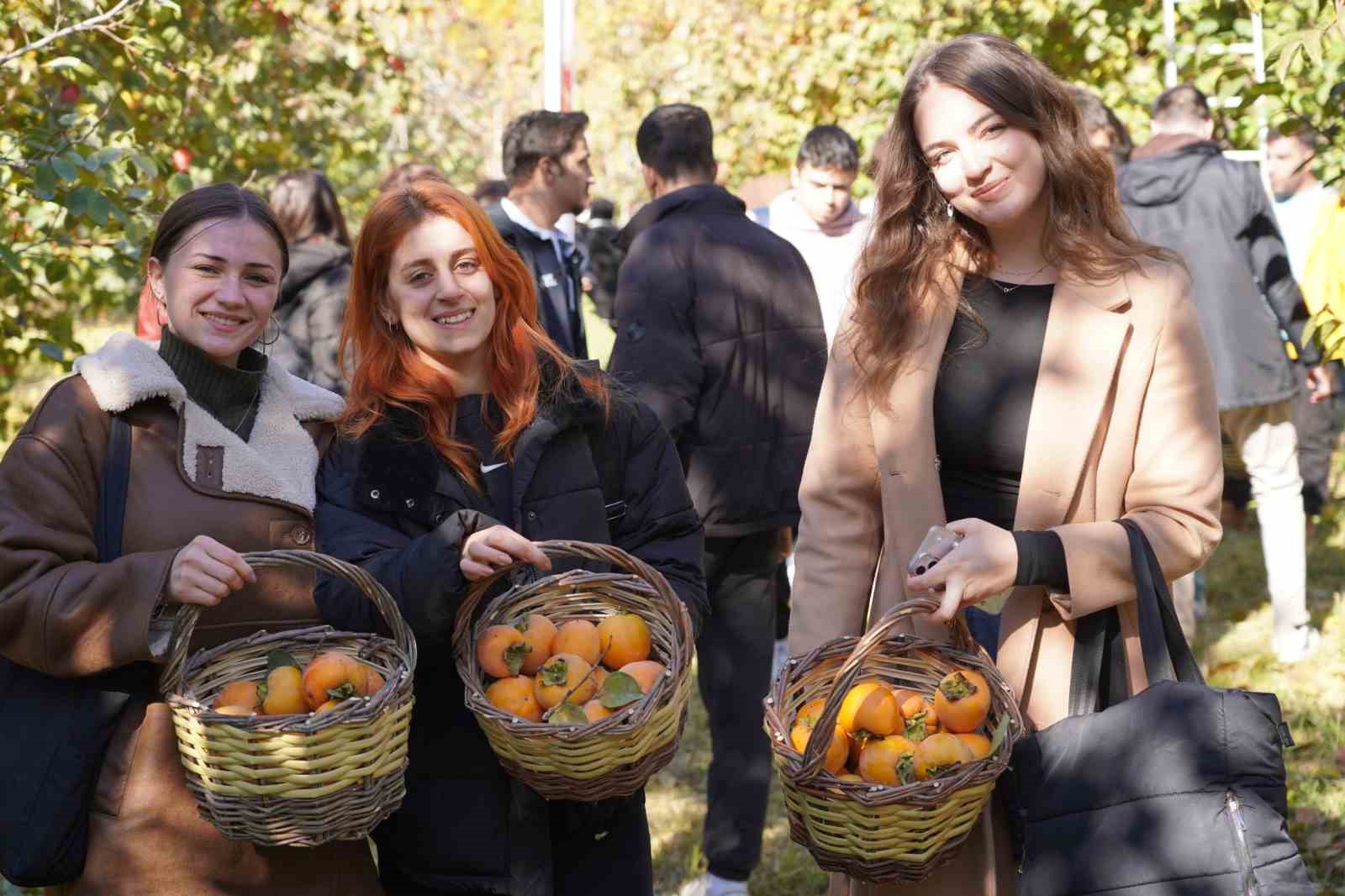 BİLECİK BELEDİYESİ SERA ALANINDA HURMA HASADI ETKİNLİĞİ