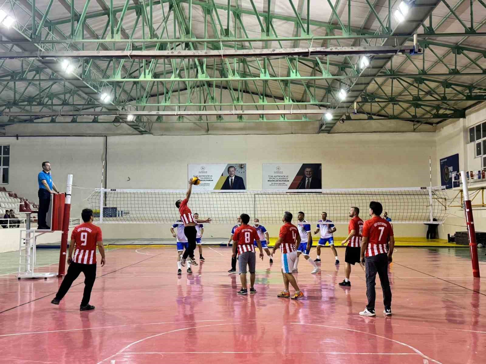 BİLECİK GENÇLİK VE SPOR İL MÜDÜRLÜĞÜ TARAFINDAN DÜZENLENEN CUMHURİYET TURNUVALARI BAŞLADI