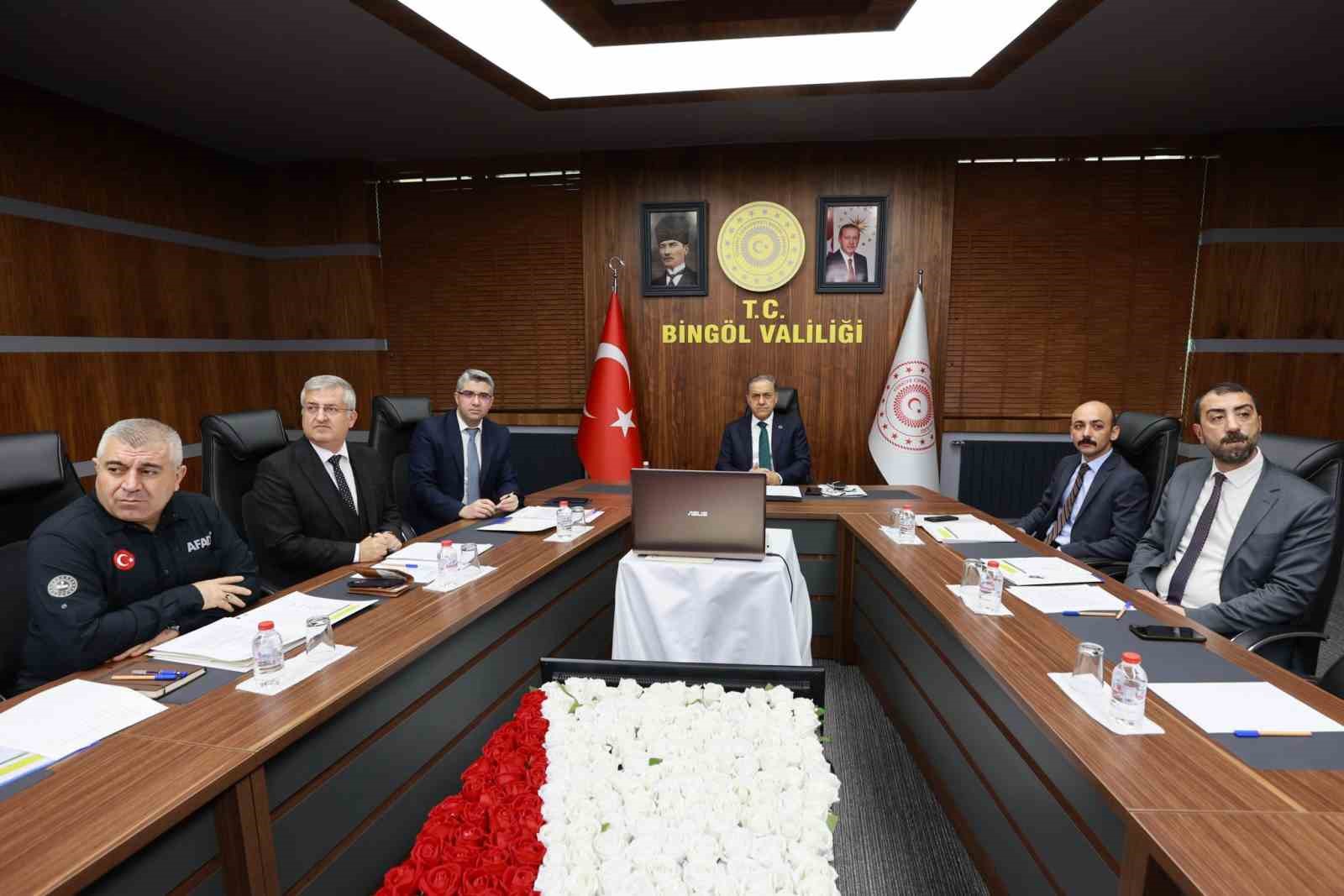 BİNGÖL VALİSİ TÜRKVET KAYDI OLAN ÇİFTÇİLERE AHIR YAPIM DESTEĞİ SAĞLAYACAK
