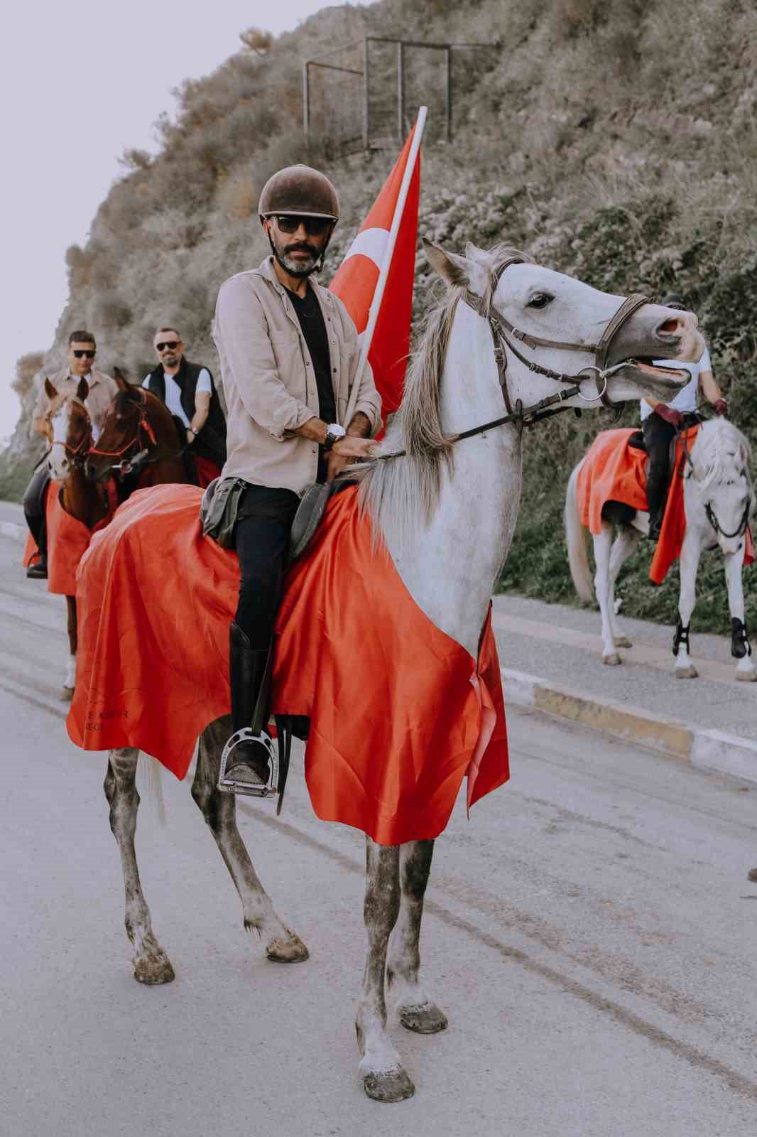 BİNİCİLER İSTİKLAL YOLU'NDA BULUŞUYOR
