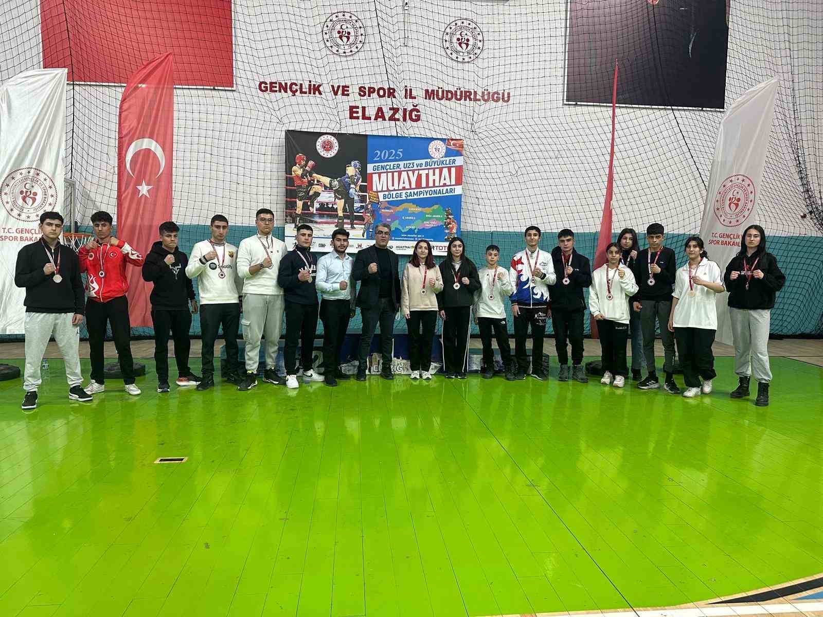 BİTLİS EKİBİ MUAY THAİ BÖLGE ŞAMPİYONASINDA TAKIM HALİNDE ŞAMPİYON OLDU