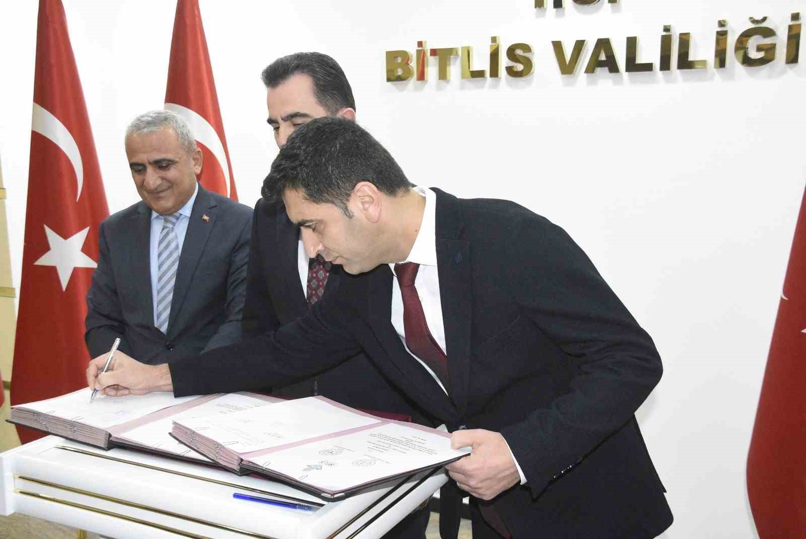 BİTLİS İL SAĞLIK MÜDÜRLÜĞÜ VE MİLLİ EĞİTİM MÜDÜRLÜĞÜ İŞBİRLİĞİYLE ÖĞRENCİLERE SKOLYOZ TARAMASI YAPILACAK