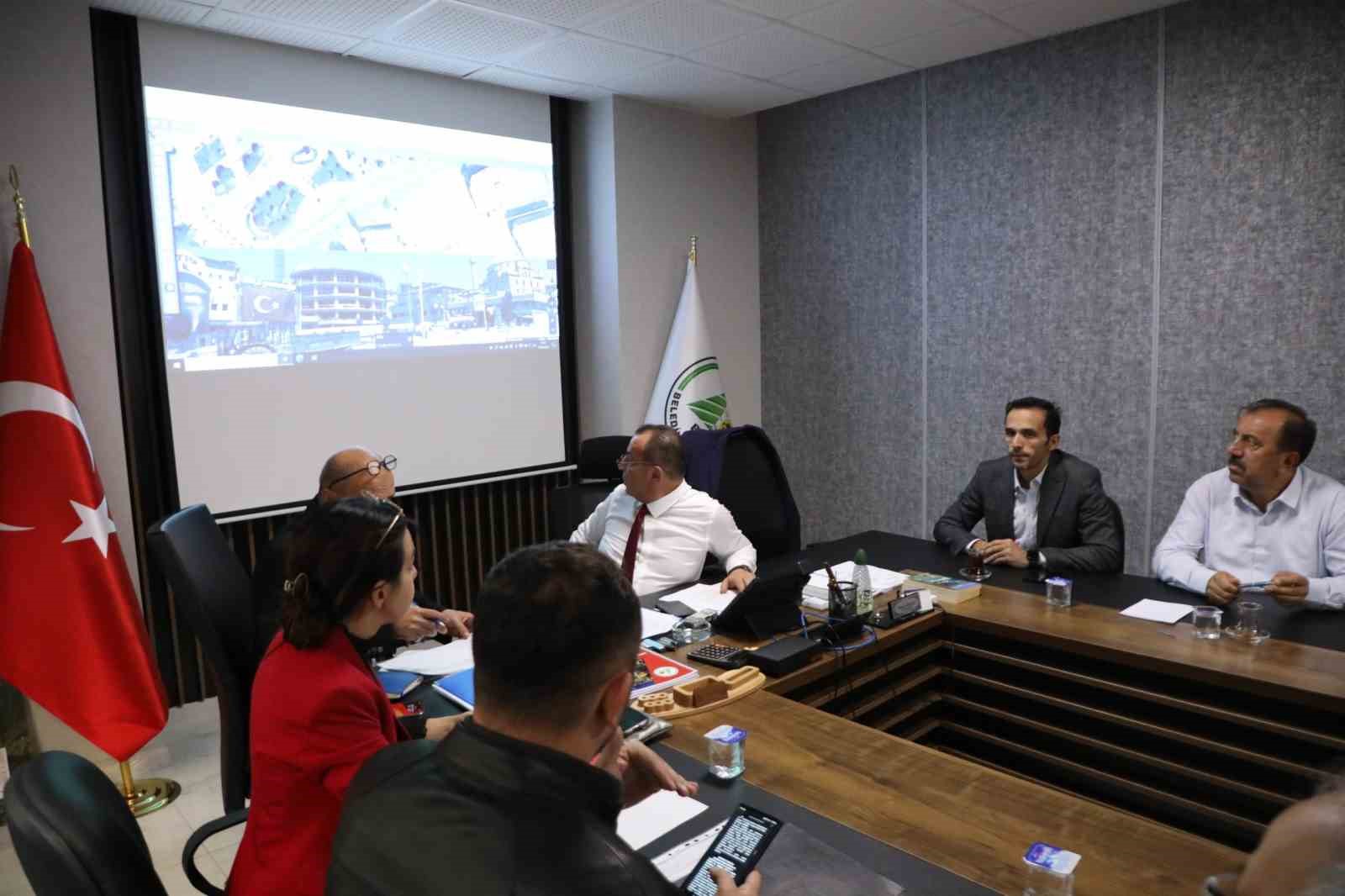 BOLU BELEDİYE BAŞKANI MAHALLE MUHTARLARIYLA BULUŞTU