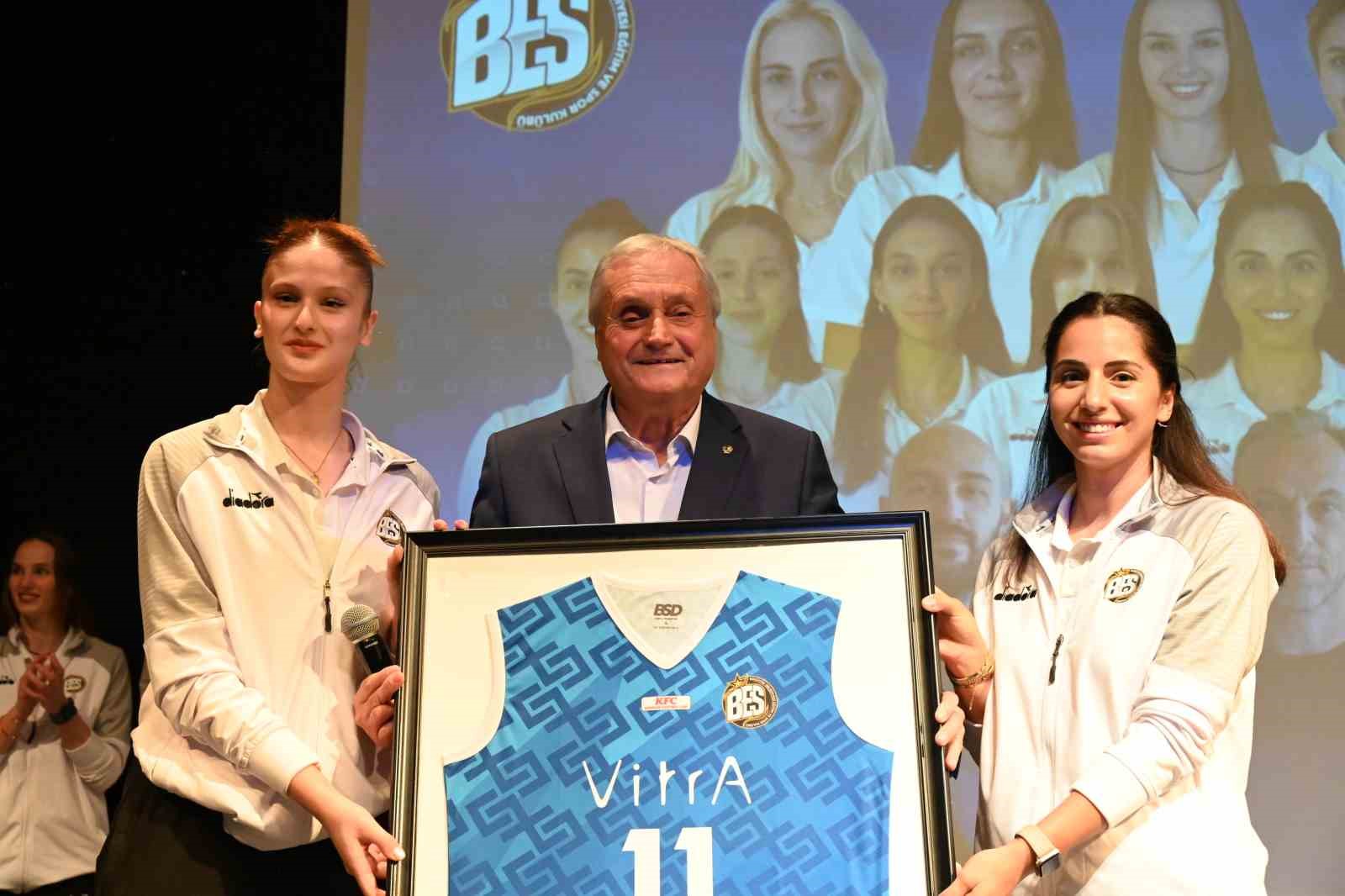 BOZÜYÜK BELEDİYESİ KADIN VOLEYBOL TAKIMI, ŞAMPİYONLUK SEZONUNU KUTLADI