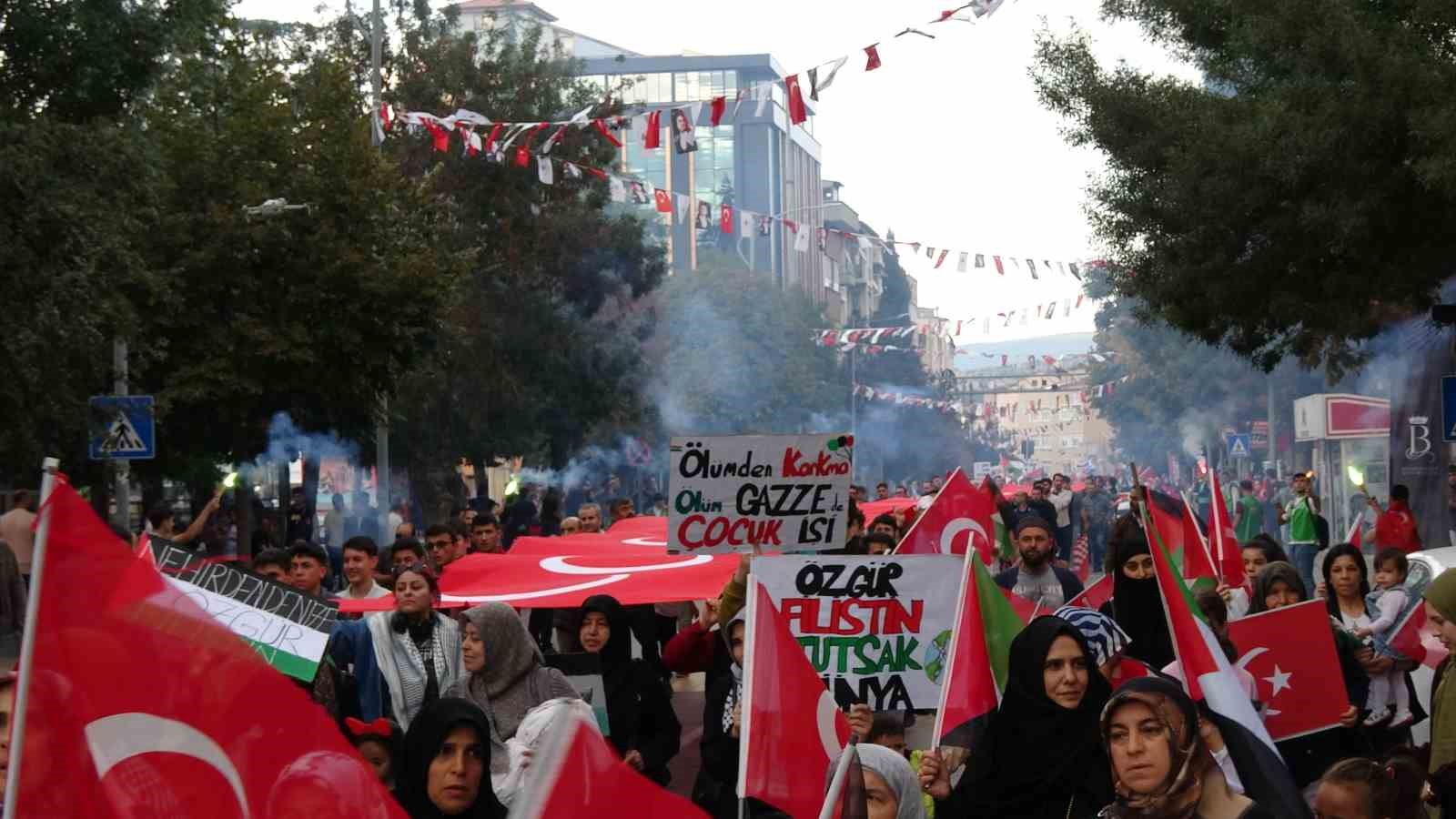 BURDUR’DA İSRAİL’İN GAZZE’Yİ İŞGALİ PROTESTO EDİLDİ