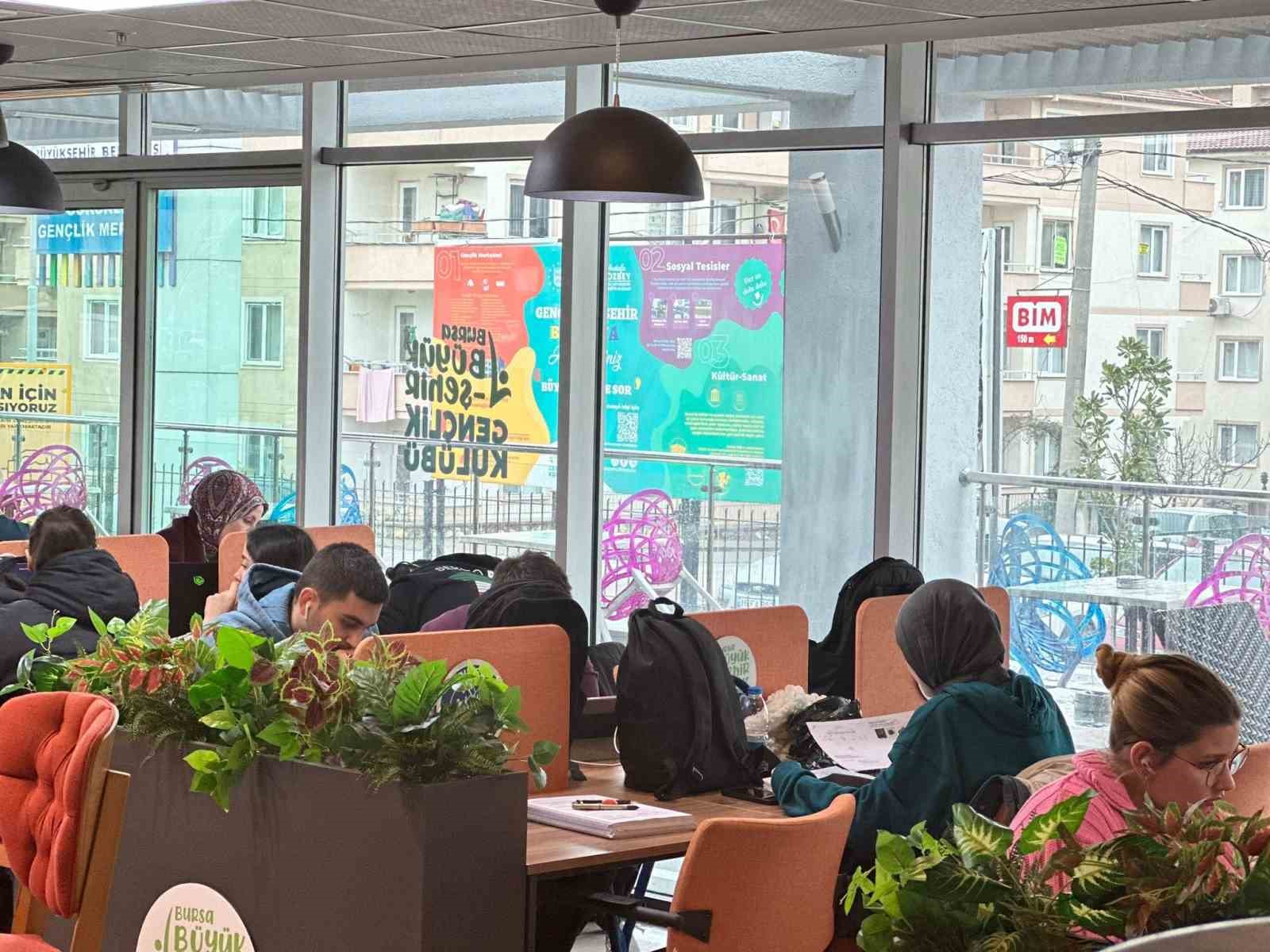 BURSA BÜYÜKŞEHİR BELEDİYESİ GENÇLİK MERKEZLERİ SINAV DÖNEMİNDE 24 SAAT HİZMET VERECEK