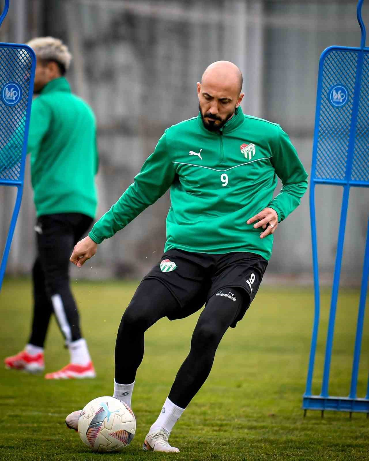 BURSASPOR, ERGENE VELİMEŞE SPOR MAÇI HAZIRLIKLARINA DEVAM EDİYOR
