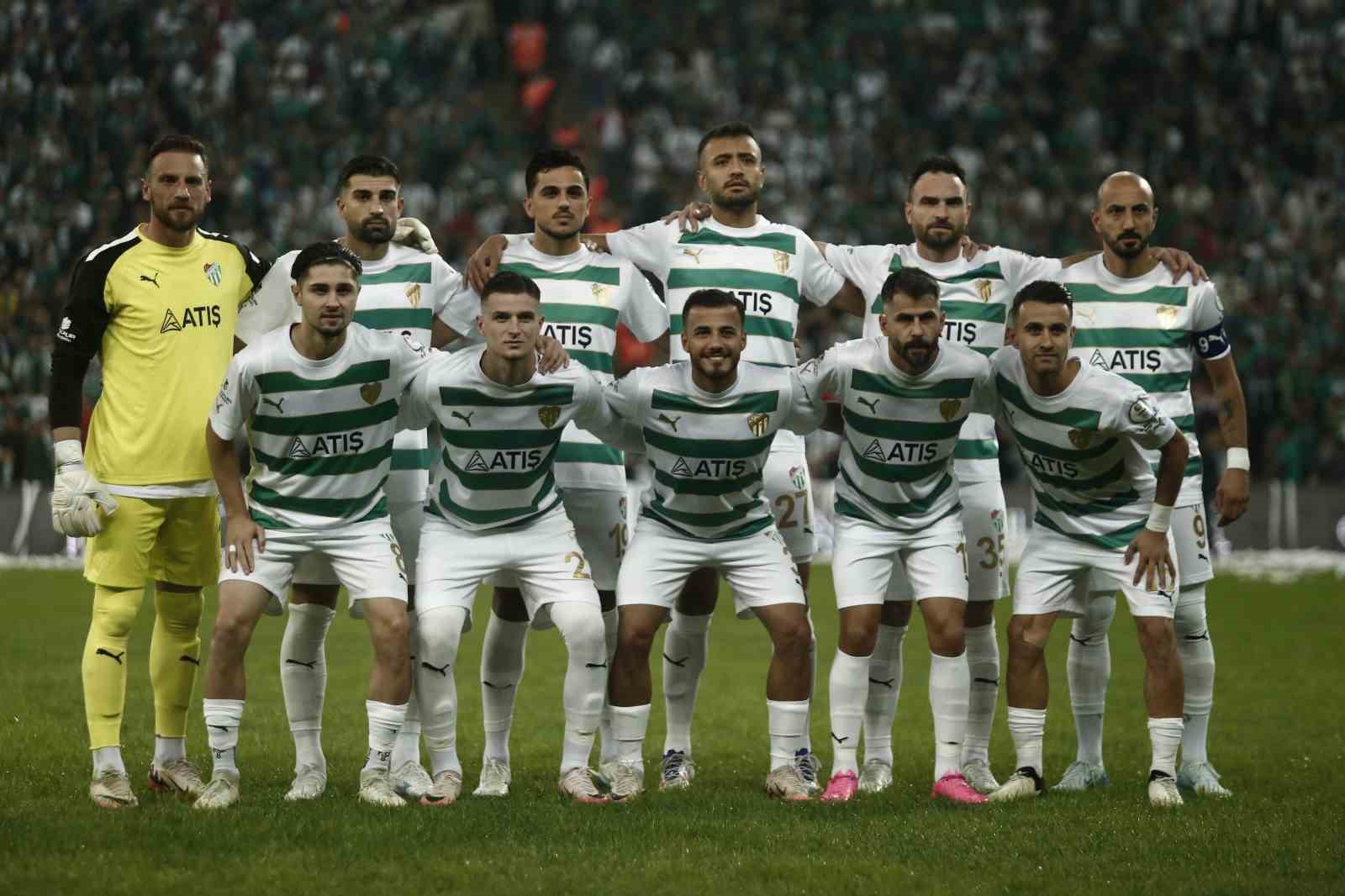 BURSASPOR, TFF 3. LİG 1. GRUP'TA GOL YEMEDEN ÜST ÜSTE GALİBİYETLERİNİ SÜRDÜRÜYOR