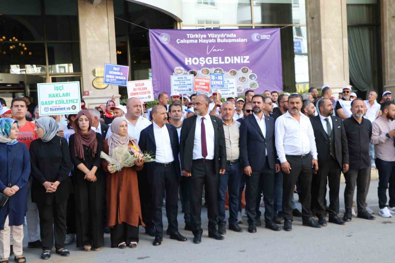 ÇALIŞMA VE SOSYAL GÜVENLİK BAKANI İŞÇİLERLE BULUŞTU