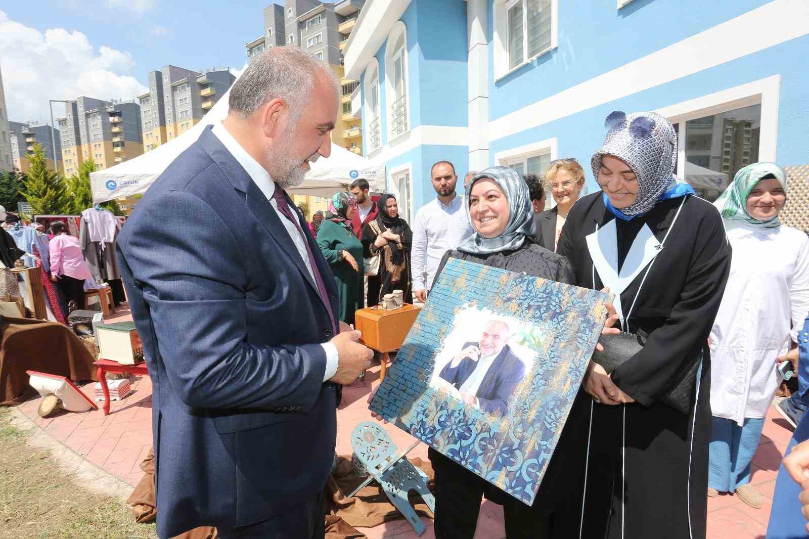 CANİK BELEDİYESİ KADINLARA MESLEKİ EĞİTİM PROGRAMI SUNMAYA DEVAM EDİYOR