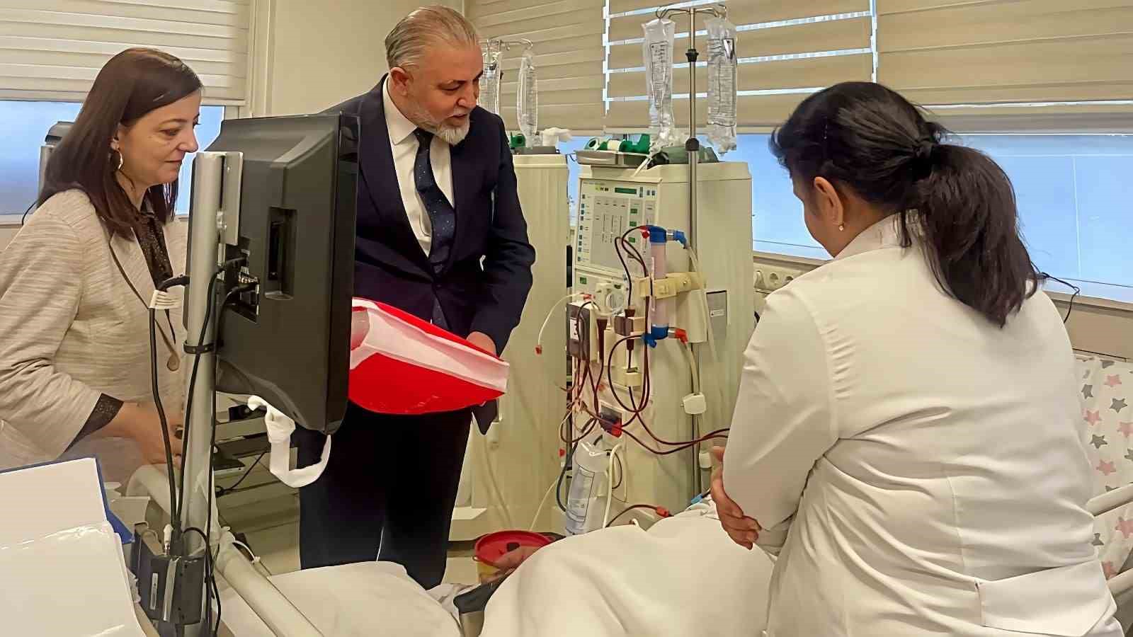 ÇANKIRI İL SAĞLIK MÜDÜRÜ ORGAN BAĞIŞI HAFTASI İÇİN HASTALARI ZİYARET ETTİ