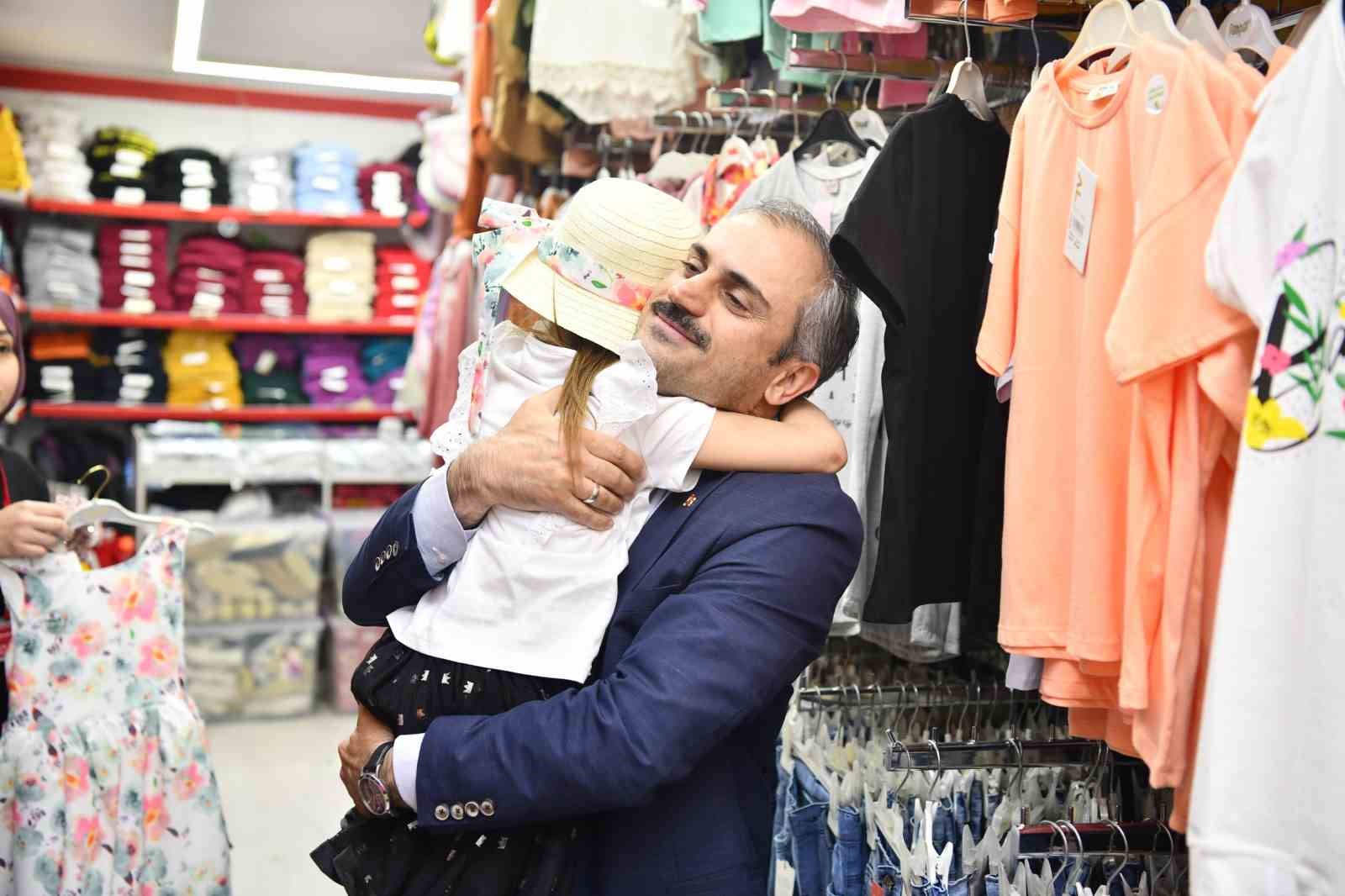 ÇAYIROVA BELEDİYESİ 2024'TE İHTİYAÇ SAHİPLERİNE DESTEK VERMEYE DEVAM EDİYOR