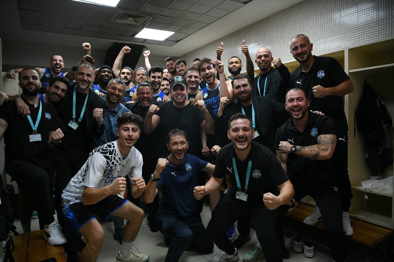 ÇAYIROVA BELEDİYESİ, GAZİANTEP BASKETBOL'U DEPLASMANDA YENEREK GALİBİYET SERİSİNİ SÜRDÜRDÜ