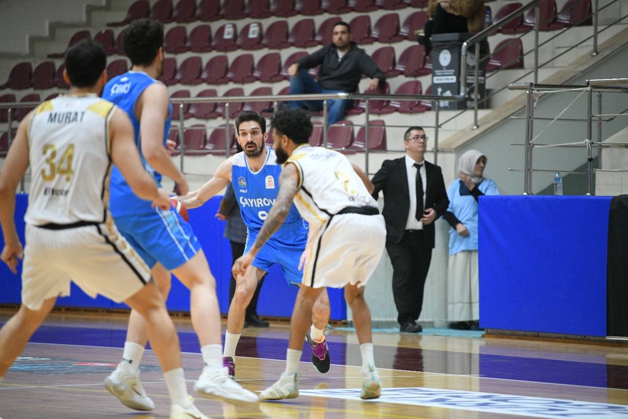 ÇAYIROVA BELEDİYESİ, PİZZABULLS CO BASKET’İ DEPLASMANDA MAĞLUP ETTİ