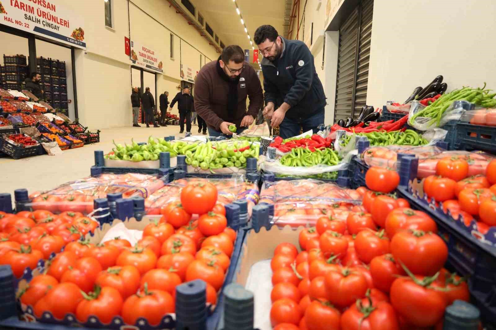 ÇAYIROVA'DA YENİ SEBZE MEYVE HALİ HİZMETE AÇILDI