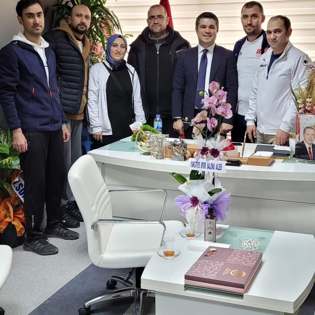 ÇELEBİSPOR KULÜBÜ ANTRENÖRLERİ SPOR HİZMETLERİ MÜDÜRÜ'NÜ ZİYARET ETTİ