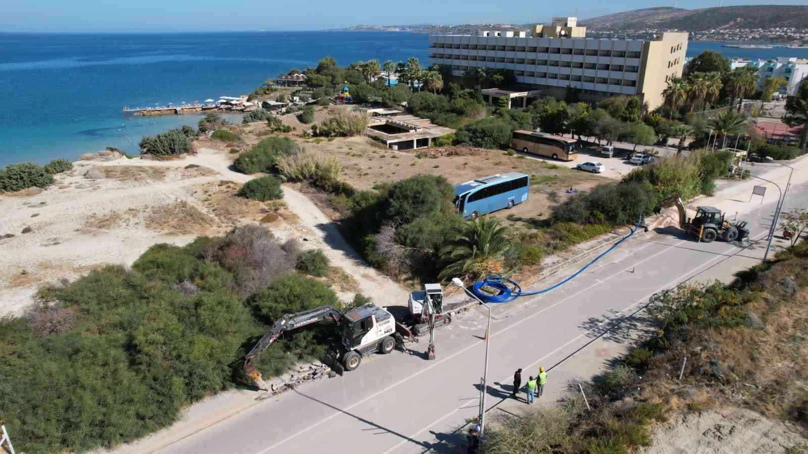 ÇEŞME'NİN İÇME SUYU ALTYAPISI YENİLENİYOR