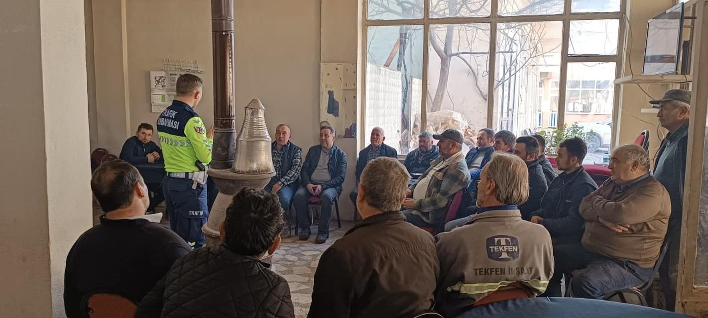 ÇİFTÇİLERE TARIM ARAÇLARININ GÜVENLİ KULLANIMI SEMİNERİ VERİLDİ