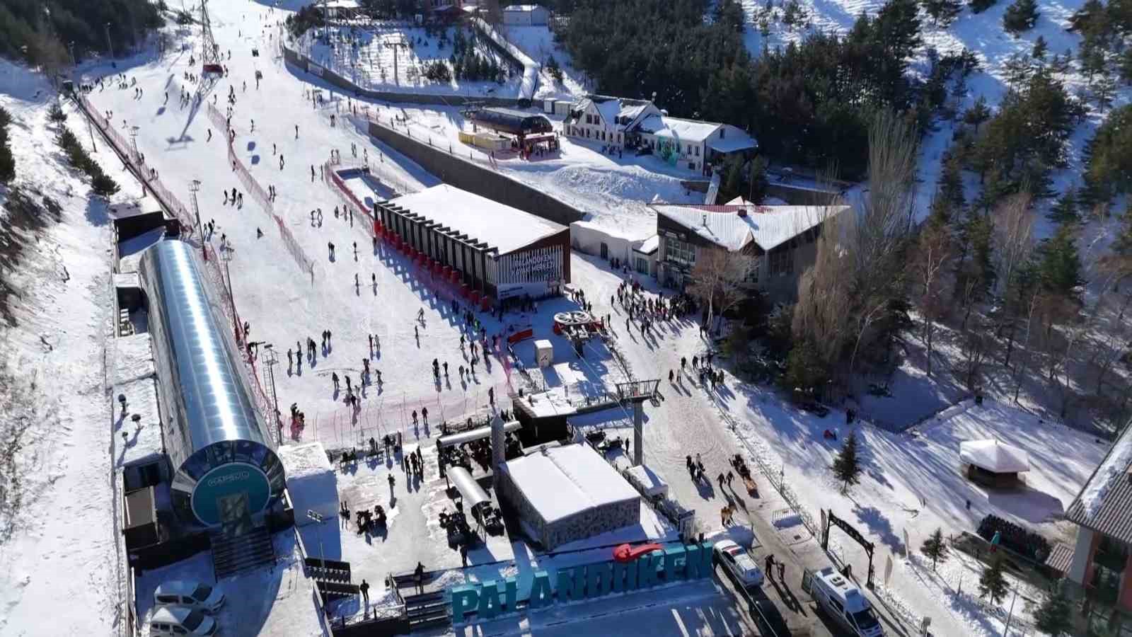 ÇIĞ OLAYIYLA SARSILAN PALANDÖKEN KAYAK MERKEZİ