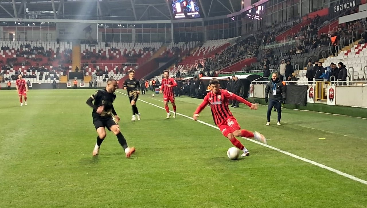ÇILGIN GOL ŞÖLENİ! 24ERZİNCANSPOR ÇORUMSPOR'A 6-4 MAĞLUP OLDU